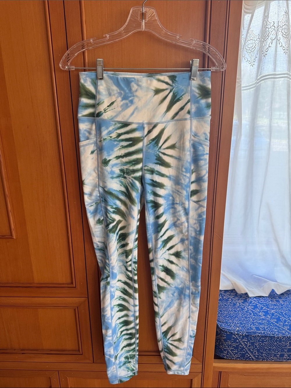 Boston Proper B-Active tie dye sport legging—NWOT Size Small